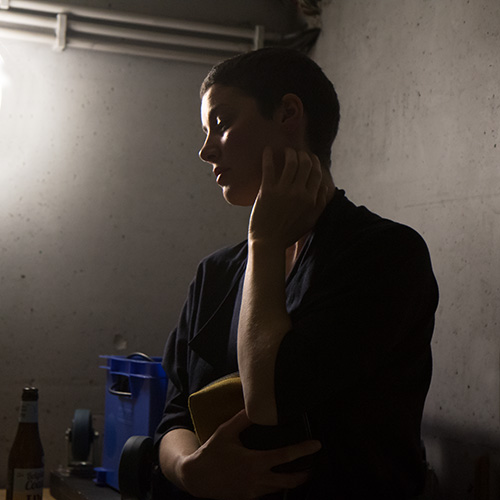 Photo of woman with hand on chin (Kaja Draksler)